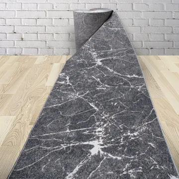 Apollo runner on a wooden floor