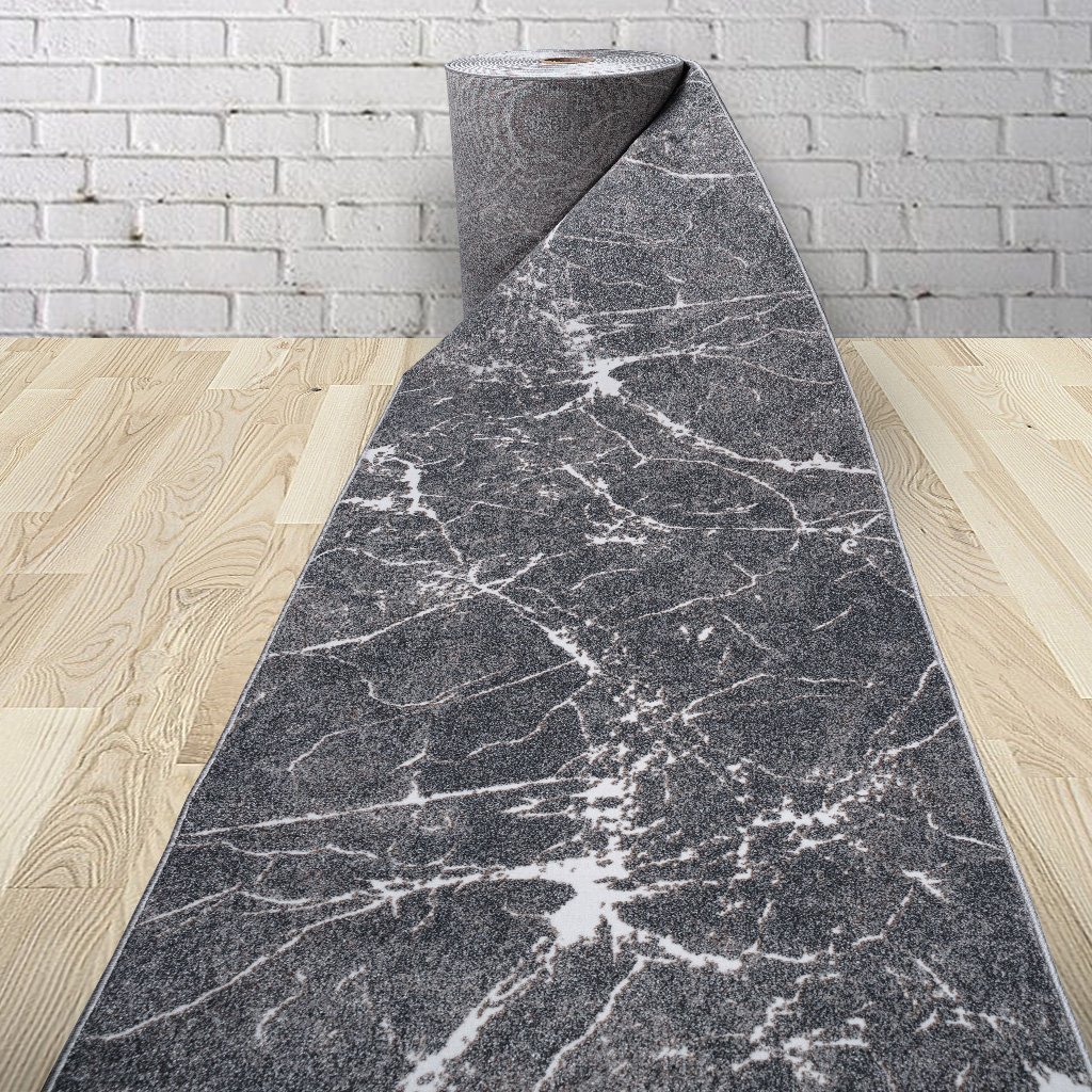 Apollo runner on a wooden floor